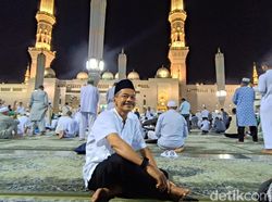 Alizar, Berhaji dan Menghajikan Orang Tua Berkat Jualan Pakaian Dalam