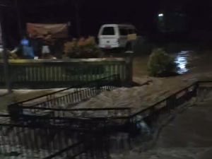 Banjir Setinggi 1 Meter Terjang Enrekang, Jalan Poros ke Sidrap Terputus Banjir Setinggi 1 Meter Terjang Enrekang, Jalan Poros ke Sidrap Terputus