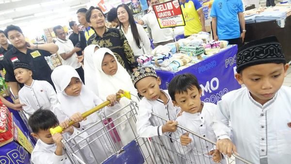 Berbagi Bersama Yatim dan Dhuafa di Hari Lahir Pancasila