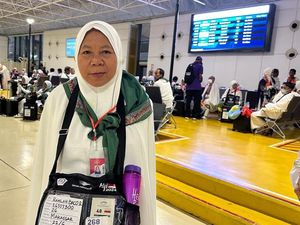 Cerita Bu Lurah Naik Haji Bacakan Doa Khusus untuk Warganya Cerita Bu Lurah Naik Haji Bacakan Doa Khusus untuk Warganya