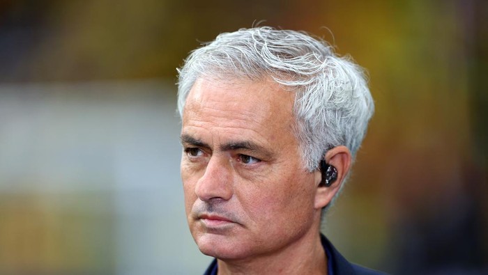 Jose Mourinho Soccer Football - Champions League - Final - Borussia Dortmund v Real Madrid - Wembley Stadium, London, Britain - June 1, 2024 Former manager Jose Mourinho pictured pitchside before the match REUTERS/Carl Recine