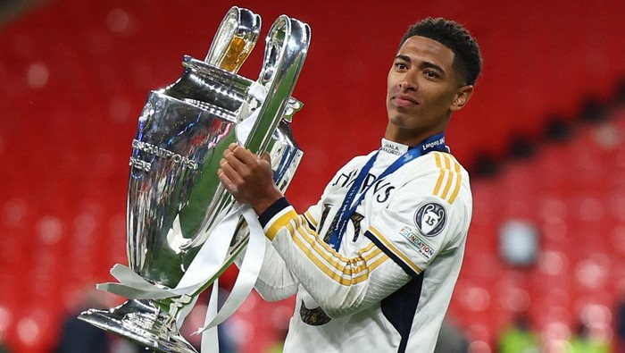 Soccer Football - Champions League - Final - Borussia Dortmund v Real Madrid - Wembley Stadium, London, Britain - June 1, 2024 Real Madrids Jude Bellingham celebrates with the trophy after winning the Champions League REUTERS/Hannah Mckay