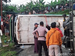 Bus Rombongan Warga Sleman Terguling di Ngargoyoso, Sopir Diperiksa
