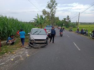 Hilang Kendali, Emak-emak Bawa Jazz Tabrak 3 Motor di Girimulyo Kulon Progo