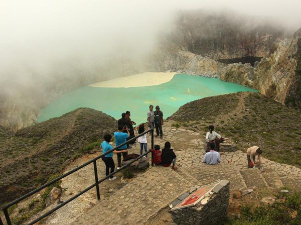 Kenaikan Status Gunung Kelimutu NTT