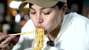 Nikita Mirzani Punya Rekomendasi Tempat Makan Mie Ayam Enak!