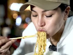 Nikita Mirzani Punya Rekomendasi Tempat Makan Mie Ayam Enak!