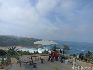 Pesona Pantai Pudak Blitar Jadi Idola Berlibur Wisatawan Pesona Pantai Pudak Blitar Jadi Idola Berlibur Wisatawan