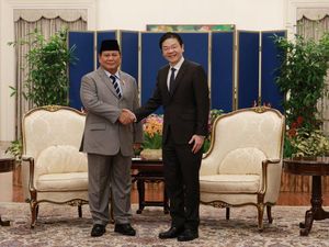 Video: Prabowo Bertemu PM Lawrence Wong, Bahas Geopolitik-Ekonomi Video: Prabowo Bertemu PM Lawrence Wong, Bahas Geopolitik-Ekonomi