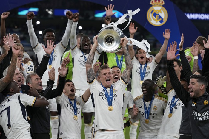 Real Madrids Toni Kroos lifts the trophy after winning the Champions League final soccer match between Borussia Dortmund and Real Madrid at Wembley stadium in London, Sunday, June 2, 2024. Real Madrid won 2-0. (AP Photo/Frank Augstein)