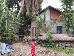 Warga Cerita Suasana Rumah Pembunuh Bocah Bekasi: Ada Keris-Foto Anak Kecil