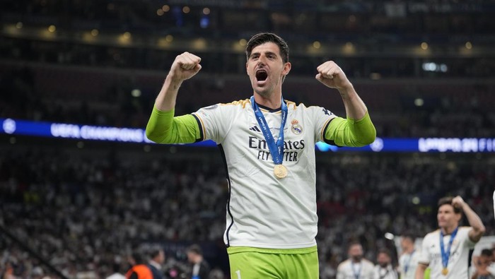 Real Madrids goalkeeper Thibaut Courtois celebrates after winning the Champions League final soccer match between Borussia Dortmund and Real Madrid at Wembley stadium in London, Saturday, June 1, 2024. (AP Photo/Kin Cheung)
