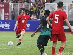Timnas Indonesia terus menekan di penghujung laga. Namun tidak ada gol yang tercipta hingga peluit panjang dibunyikan. Skor akhir 0-0.
