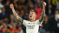 Tahun lalu, Toni Kroos juga meninggalkan Real Madrid. Gelandang ikonik asal Jerman itu juga habis kontraknya, dan memilih pensiun setelah Euro 2024. (Foto: REUTERS/Lee Smith)