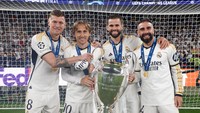 Modric melewati capaian Nacho dengan 26 trofi. Meski sudah berusia 38 tahun, Modric masih dibutuhkan jasanya dan kontraknya tersisa semusim lagi alias capaian trofinya masih bisa bertambah (Getty Images)