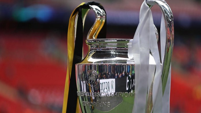 Trofi Liga Champions, Champions League Trophy LONDON, UNITED KINGDOM - JUNE 01: The Champions League trophy is displayed ahead of the UEFA Champions League Final between Borussia Dortmund and Real Madrid at Wembley Stadium in London, United Kingdom on June 1, 2024. (Photo by Ibrahim Ezzat/Anadolu via Getty Images)