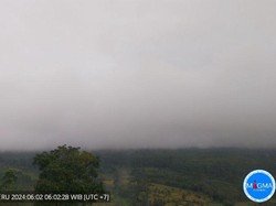 Semeru Kembali Erupsi Pagi Ini, Warga Diminta Menjauh hingga Radius 13 Km