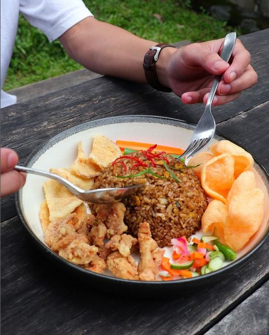 Rekomendasi Restoran Rumah Joglo di Bandung, Yuk Catat!