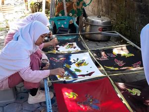 Jatuh Bangun Guru TK Bojonegoro Hidupkan Kelompok Batik Sambiloto Jatuh Bangun Guru TK Bojonegoro Hidupkan Kelompok Batik Sambiloto
