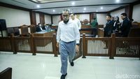 Ekspresi Pegawai Pajak Yulmanizar dan Febrian Divonis 4 Tahun Bui