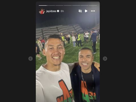 Jay Idzes dan Ivan Cordoba merayakan Venezia promosi ke Serie A.