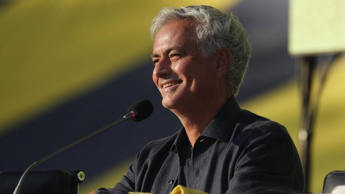 Soccer Football - Fenerbahce appoint Jose Mourinho as coach - Sukru Saracoglu Stadium, Istanbul, Turkey - June 2, 2024 New Fenerbahce coach Jose Mourinho reacts during the presentation REUTERS/Dilara Senkaya