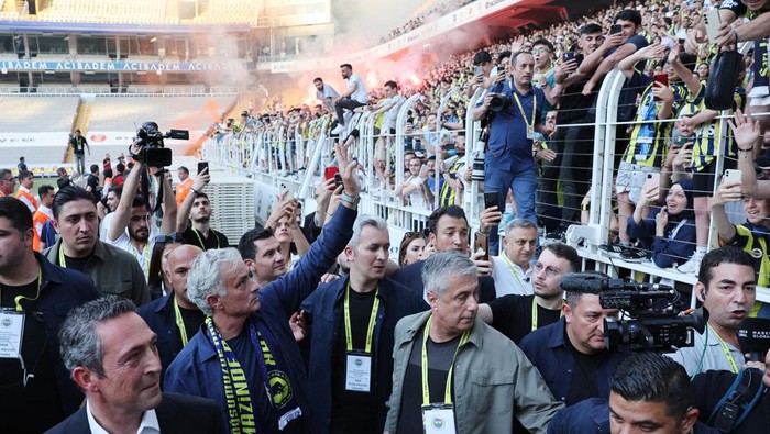 Soccer Football - Fenerbahce appoint Jose Mourinho as coach - Sukru Saracoglu Stadium, Istanbul, Turkey - June 2, 2024 New Fenerbahce coach Jose Mourinho reacts during the presentation REUTERS/Umit Bektas