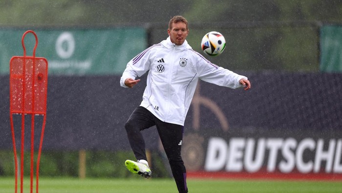 Soccer Football - Euro 2024 - Germany Training Camp - Spa & Golf Resort Weimarer Land, Blankenhain, Germany - May 30, 2024 Germany coach Julian Nagelsmann during training REUTERS/Kai Pfaffenbach