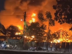 Kebakaran Rumah di Jalan Sungai Tidung Makassar, 10 Unit Damkar Dikerahkan