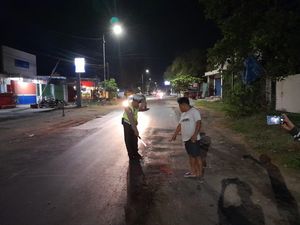Jatuh Saat Dibonceng Bapak, Anak di Jember Tewas Terlindas Truk Jatuh Saat Dibonceng Bapak, Anak di Jember Tewas Terlindas Truk