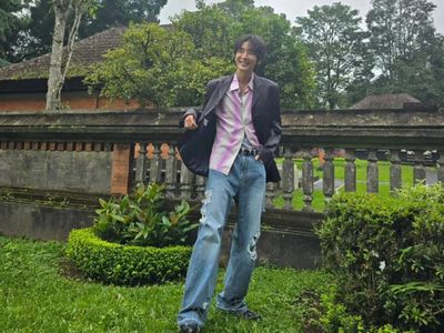 Potret Ganteng Lee Joon Gi di Bali, Nikmati Resort Mewah Hingga Persawahan