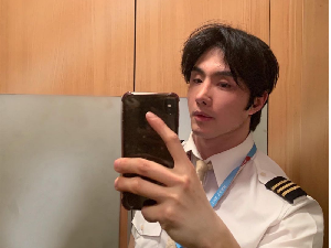 Viral Pilot Ganteng Korean Air, Foto Tanpa Seragam Bikin Salfok Viral Pilot Ganteng Korean Air, Foto Tanpa Seragam Bikin Salfok