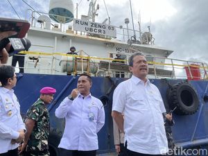 Trenggono Ungkap Kapal Asal China Maling Ikan 140 Ton di Laut RI Trenggono Ungkap Kapal Asal China Maling Ikan 140 Ton di Laut RI