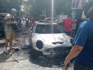 Viral, Mobil Mini Cooper Milik Dokter Ludes Terbakar di Denpasar Viral, Mobil Mini Cooper Milik Dokter Ludes Terbakar di Denpasar
