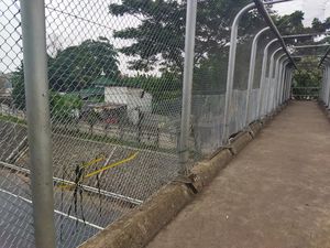 Fakta-fakta Pilu Bocah Tewas Usai Jatuh dari JPO di Atas Tol JORR Fakta-fakta Pilu Bocah Tewas Usai Jatuh dari JPO di Atas Tol JORR