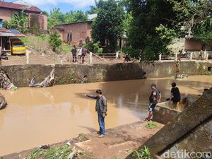 Bocah 4 Tahun Hilang Terseret Arus Sungai Mesat saat Cari Ikan