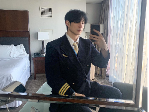Potret Pilot Korean Air yang Ketampanannya Viral, Bikin Wanita Jatuh Hati Potret Pilot Korean Air yang Ketampanannya Viral, Bikin Wanita Jatuh Hati