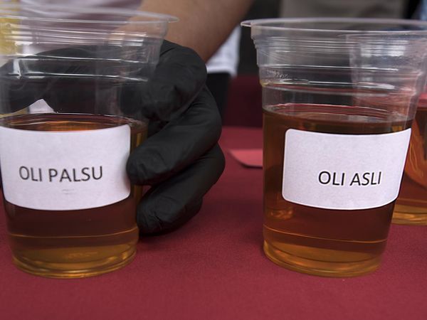 Polisi Ungkap Produksi Oli Palsu Merek Terkenal di Banten