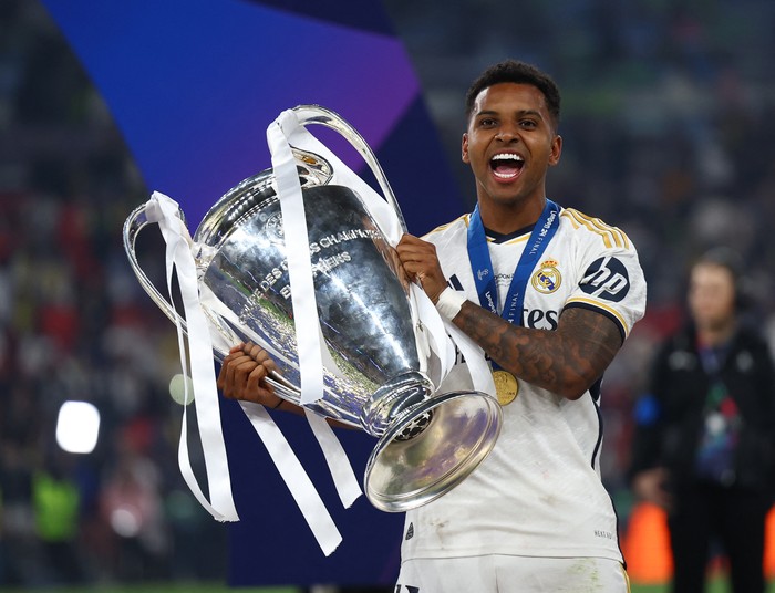 Soccer Football - Champions League - Final - Borussia Dortmund v Real Madrid - Wembley Stadium, London, Britain - June 1, 2024 Real Madrids Rodrygo celebrates with the trophy after winning the Champions League REUTERS/Hannah Mckay