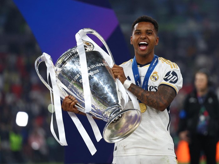 Soccer Football - Champions League - Final - Borussia Dortmund v Real Madrid - Wembley Stadium, London, Britain - June 1, 2024 Real Madrid's Rodrygo celebrates with the trophy after winning the Champions League REUTERS/Hannah Mckay