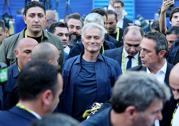 Soccer Football - Fenerbahce appoint Jose Mourinho as coach - Sukru Saracoglu Stadium, Istanbul, Turkey - June 2, 2024
New Fenerbahce coach Jose Mourinho takes a selfie with fans during the presentation REUTERS/Umit Bektas
