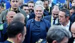 Sambutan Hangat Fans Fenerbahce untuk Mourinho