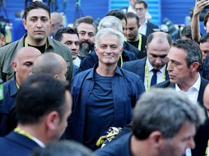 Jose Mourinho di Fenerbahce: Datang Disambut, Pulang Sendirian Jose Mourinho di Fenerbahce: Datang Disambut, Pulang Sendirian