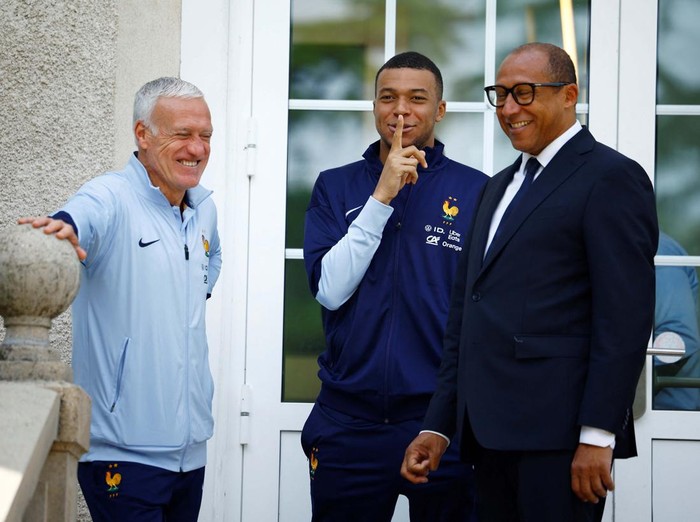 French soccer player Kylian Mbappe listens to French President Emmanuel Macron as he arrives for a lunch at their training camp ahead of the UEFA Euro 2024, in Clairefontaine-en-Yvelines, France, June 3, 2024. REUTERS/Sarah Meyssonnier/Pool