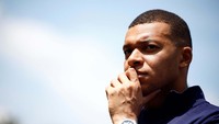 Mbappe pindah secara bebas transfer usai kontraknya di Paris Saint-Germain habis pada 30 Juni mendatang. Namun Madrid akan membayar tak kurang dari 100 juta Euro kepadanya sebagai bonus bergabung, yang dibayar bertahap selama durasi kontrak. REUTERS/Sarah Meyssonnier.