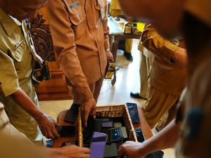 Pj Walkot Mojokerto Hapus Kebiasaan Phubbing Saat Rapat Pj Walkot Mojokerto Hapus Kebiasaan Phubbing Saat Rapat