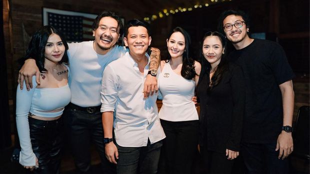 Beda Agama, Ini 6 Potret Kebersamaan Jessica Juliantiano dengan Boris Bokir