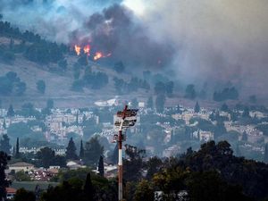 Hizbullah Kirim Rentetan Roket ke Posisi Militer Israel di Golan