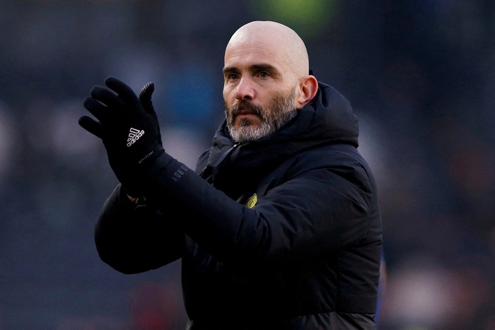 FILE PHOTO: Soccer Football - Championship - Hull City v Leicester City - MKM Stadium, Hull, Britain - March 9, 2024 Leicester City manager Enzo Maresca applauds fans after the match   Action Images/Craig Brough   EDITORIAL USE ONLY. No use with unauthorized audio, video, data, fixture lists, club/league logos or 