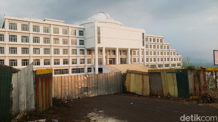 Gedung Baru DPRD KBB yang Mangkrak Sejak tahun 2019 Gedung Baru DPRD KBB yang Mangkrak Sejak tahun 2019